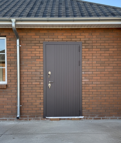 С рисунком на металле